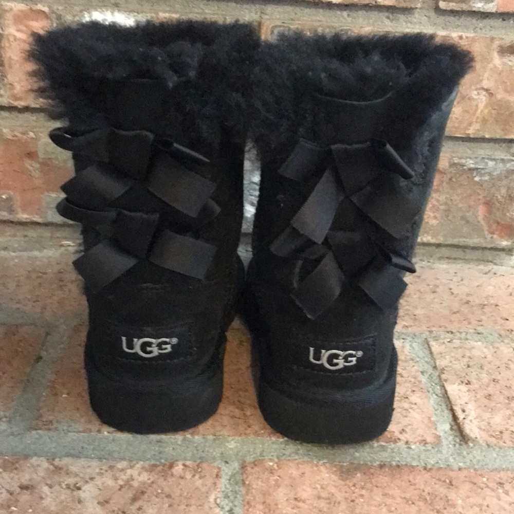 Toddler girl black lace up Ugg boots Sz7